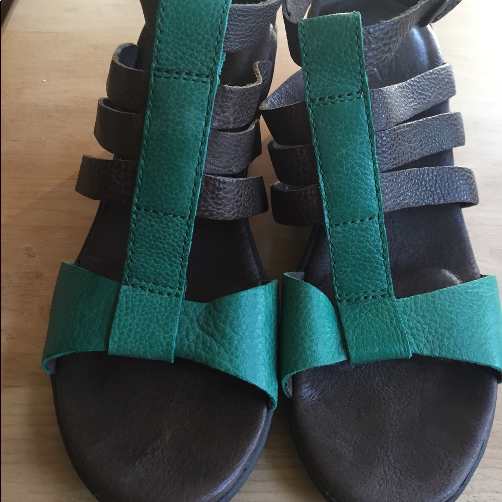 Keen leather sandle with heel.